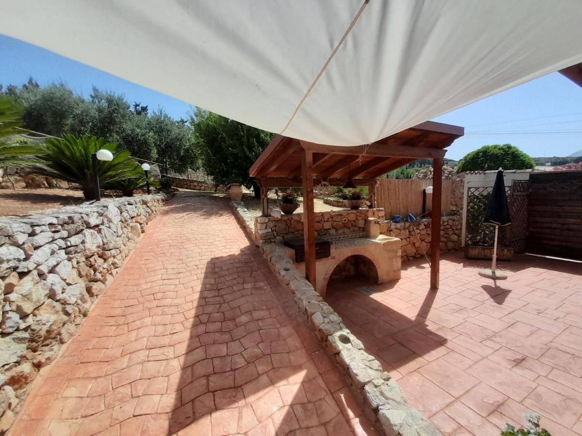 Mediterraneo Castellammare del Golfo Bagian luar foto